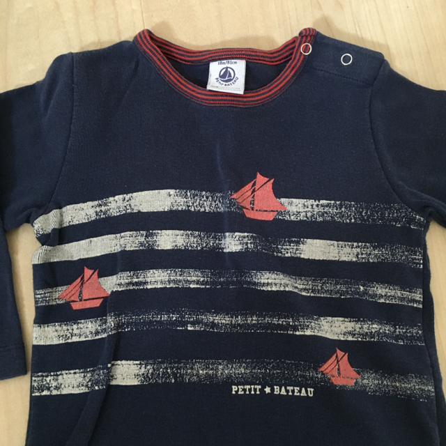 PETIT BATEAU(プチバトー)のとこ様専用 プチバトー 81㎝ 長袖Tシャツ2枚おまとめ キッズ/ベビー/マタニティのベビー服(~85cm)(シャツ/カットソー)の商品写真