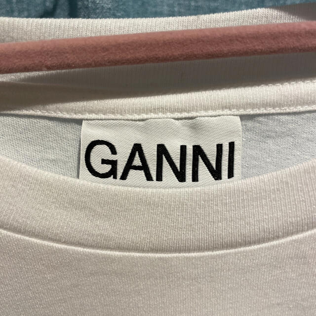 BAUM UND PFERDGARTEN(バウムウンドヘルガーデン)のガニー　GANNI Tシャツ レディースのトップス(シャツ/ブラウス(長袖/七分))の商品写真