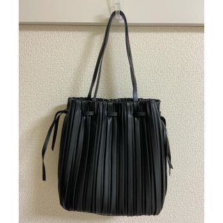 ザラ(ZARA)の値下げ！ZARA プリーツバッグ(ハンドバッグ)