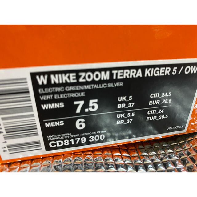NIKE(ナイキ)のNIKE Off White ZOOM TERRA KIGER 5 24.5 レディースの靴/シューズ(スニーカー)の商品写真