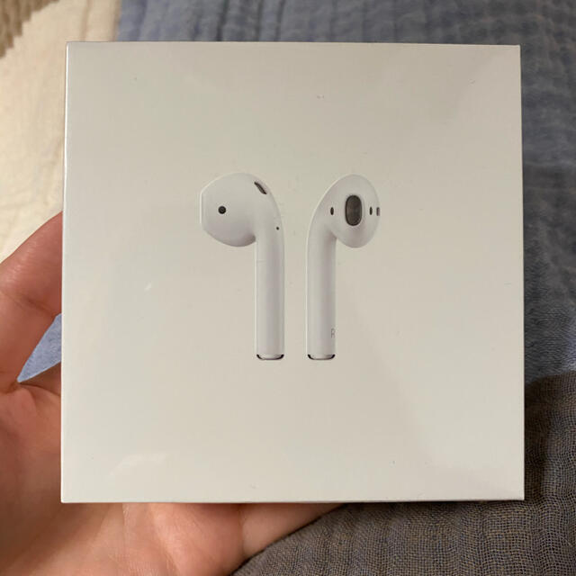 Apple(アップル)の【新品未使用未開封】AirPods 第1世代 エアーポッズ スマホ/家電/カメラのオーディオ機器(ヘッドフォン/イヤフォン)の商品写真