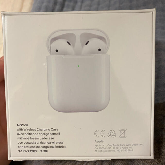 Apple(アップル)の【新品未使用未開封】AirPods 第1世代 エアーポッズ スマホ/家電/カメラのオーディオ機器(ヘッドフォン/イヤフォン)の商品写真