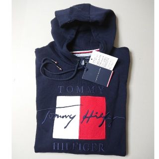 トミーヒルフィガー(TOMMY HILFIGER)のトミー　新作　パーカー　フード付　 シグネチャー　フラッグロゴ　新品未使用(パーカー)