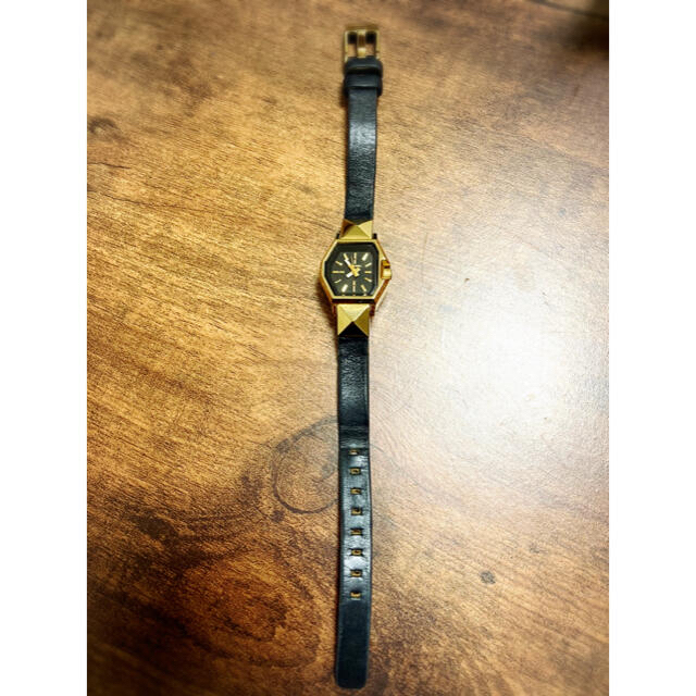 DIESEL(ディーゼル)のDIESEL ゴールドスタッズ腕時計　ジャンク品 レディースのファッション小物(腕時計)の商品写真