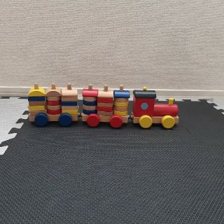 カラフル機関車　木の玩具　Wooden toys (知育玩具)