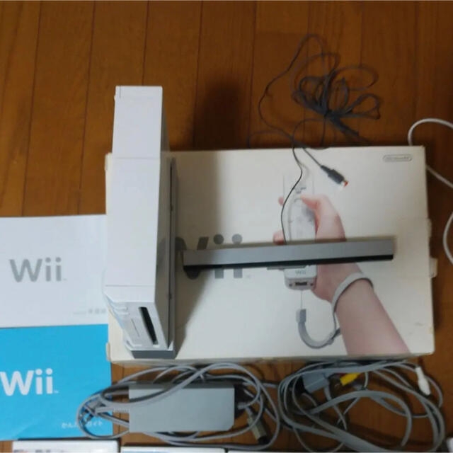 Wii(ウィー)のWii本体ソフト4本セット　太鼓の達人タタコン2個セット エンタメ/ホビーのゲームソフト/ゲーム機本体(家庭用ゲーム機本体)の商品写真