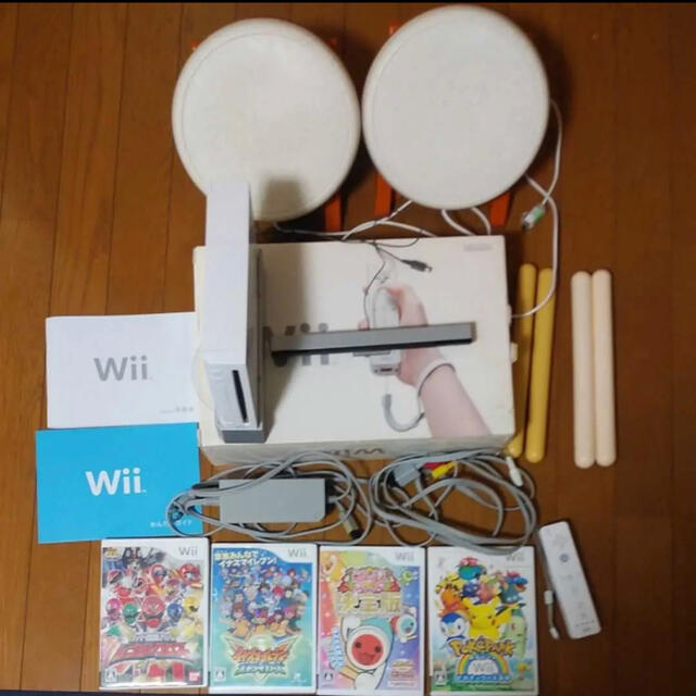 Wii(ウィー)のWii本体ソフト4本セット　太鼓の達人タタコン2個セット エンタメ/ホビーのゲームソフト/ゲーム機本体(家庭用ゲーム機本体)の商品写真