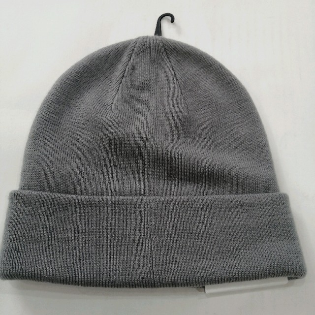 Calvin Klein(カルバンクライン)の新品 カルバンクライン モノグラムロゴ ビーニー グレー メンズの帽子(ニット帽/ビーニー)の商品写真