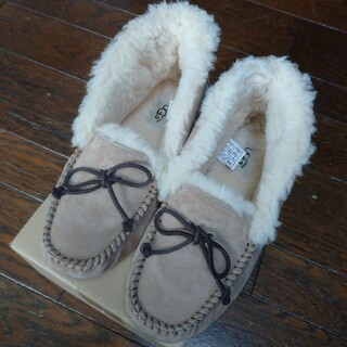 アグ(UGG)のみわしゃんてぃ様専用UGG アグ アレーナ サイズ5(スリッポン/モカシン)