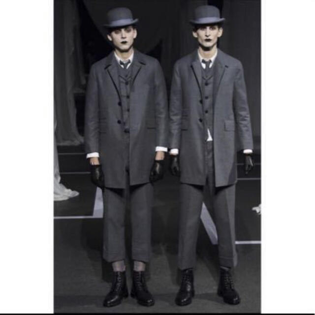 THOM BROWNE(トムブラウン)のトムブラウンThom Browneグレーコートコレクションモデル00新品未使用 メンズのジャケット/アウター(ステンカラーコート)の商品写真