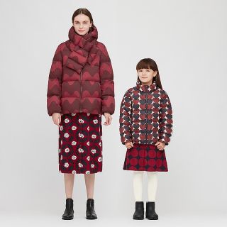 ユニクロ(UNIQLO)のユニクロ×マリメッコ　コラボ　大人ダウン　ロッキ柄/赤　海外限定(コート)