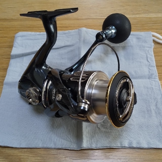 SHIMANO(シマノ)のシマノ ツインパワーXD 4000XG 中古品 スポーツ/アウトドアのフィッシング(リール)の商品写真