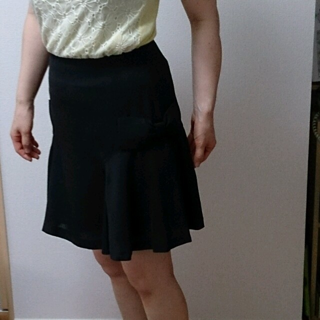 anatelier(アナトリエ)の☆美品ｸﾁｭｰﾙﾌﾞﾛｰﾁﾘﾎﾞﾝ黒38 レディースのスカート(ひざ丈スカート)の商品写真