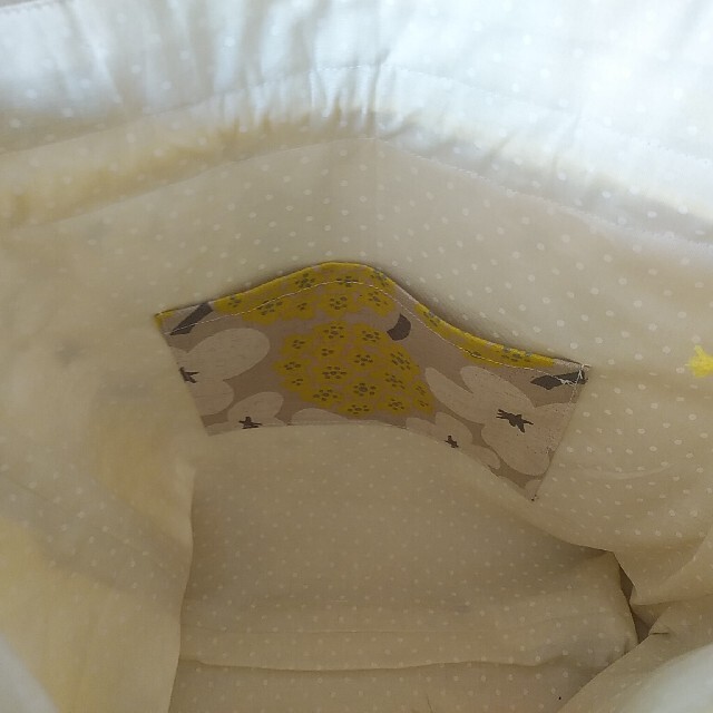 大きな巾着トートバック　黄花 ハンドメイドのファッション小物(その他)の商品写真