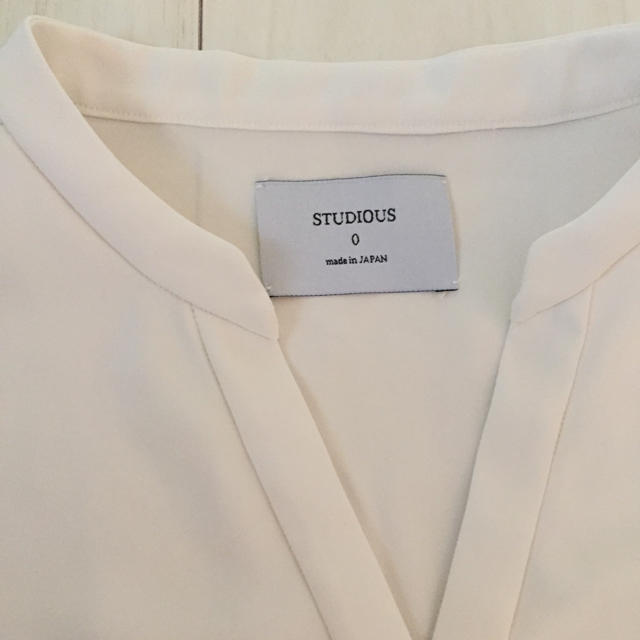 STUDIOUS(ステュディオス)のSTUDIOUS とろみシャツ レディースのトップス(シャツ/ブラウス(半袖/袖なし))の商品写真