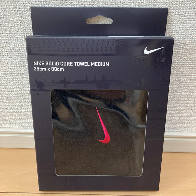 NIKE(ナイキ)の新品未使用♡NIKE SOLID CORE TOWEL MEDIUM インテリア/住まい/日用品の日用品/生活雑貨/旅行(タオル/バス用品)の商品写真