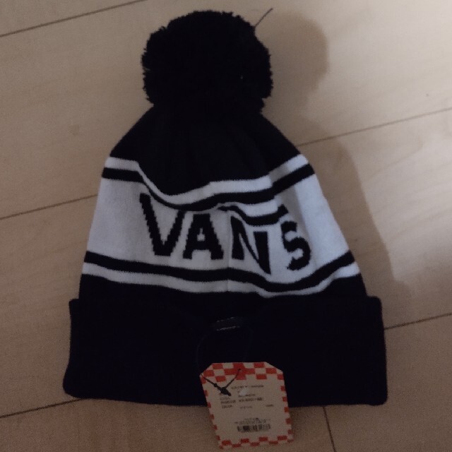 VANS(ヴァンズ)のVANS 未使用タグ付き ロゴ入りニット帽 レディースの帽子(ニット帽/ビーニー)の商品写真