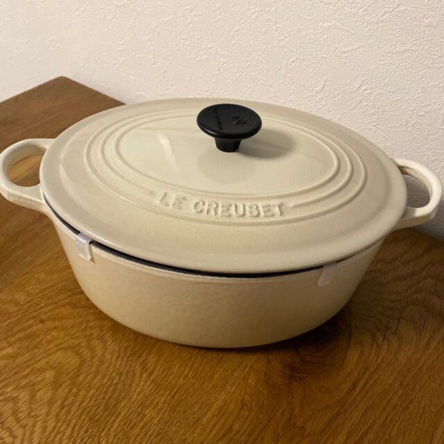 LE CREUSET(ルクルーゼ)のルクルーゼ　オーバル鍋　25cm インテリア/住まい/日用品のキッチン/食器(鍋/フライパン)の商品写真