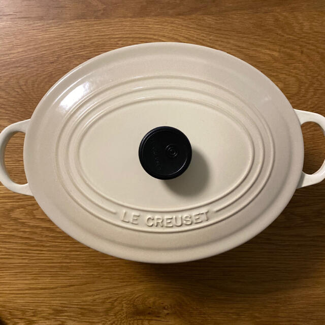 LE CREUSET(ルクルーゼ)のルクルーゼ　オーバル鍋　25cm インテリア/住まい/日用品のキッチン/食器(鍋/フライパン)の商品写真