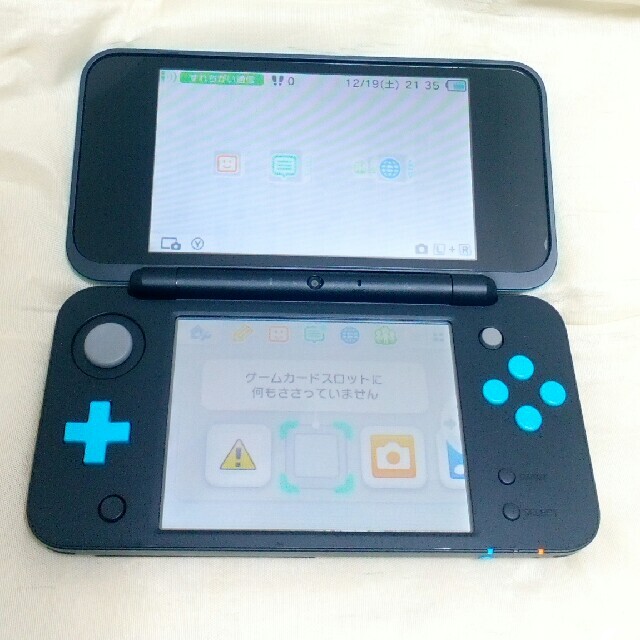 ニンテンドー2DS(ニンテンドー2DS)のnew2dsll 本体 ブラックターコイズ  《3DS本体　2DS本体》 エンタメ/ホビーのゲームソフト/ゲーム機本体(携帯用ゲーム機本体)の商品写真