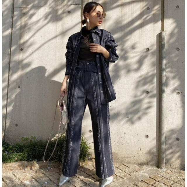 Ameri VINTAGE(アメリヴィンテージ)のAmeri vintage NEEDLE STRIPE DENIM PANTS レディースのパンツ(デニム/ジーンズ)の商品写真