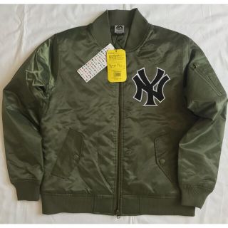 Supreme(ダウンジャケット ・ ホワイト/白色系)のフリマ Supreme(ダウンジャケット ・ ホワイト/白色系)のフリマ