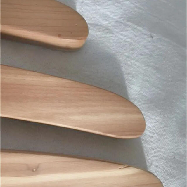 MUJI (無印良品) - 無印良品 木製ハンガー(廃盤)3本セットの MUJI (無印良品) - 無印良品 木製ハンガー(廃盤)3本セットの