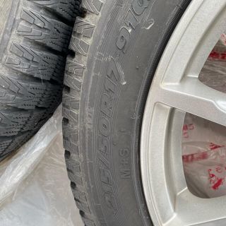 スタッドレスタイヤ　215/50R17 91Q エクシーガクロスオーバー7 着用