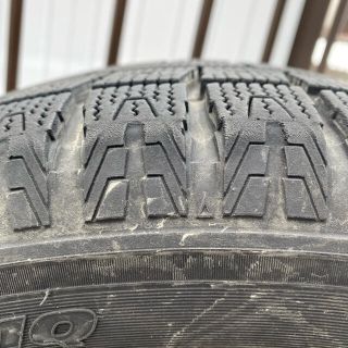 スタッドレスタイヤ　215/50R17 91Q エクシーガクロスオーバー7 着用