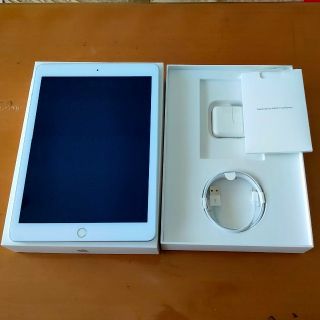 iPad - iPad (第6世代) 9.7インチ Wi-Fiモデル 32GB の通販 by フナ's