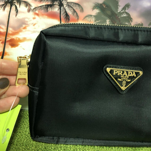 PRADA(プラダ)のよーこ様専用です！プラダポーチ　新品未使用(^_^) レディースのファッション小物(ポーチ)の商品写真