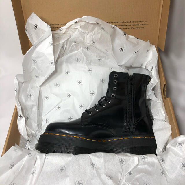 Dr.Martens(ドクターマーチン)の【新品】ドクターマーチン 8ホール ブーツ 厚底 ブラック JADON 23.0 レディースの靴/シューズ(ブーツ)の商品写真