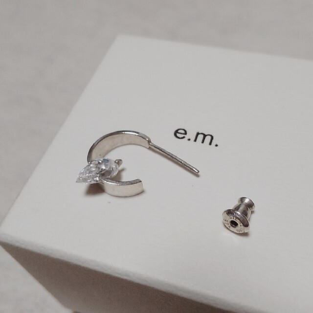 e.m. - e.m. 一粒ジルコニアフープピアスの通販 by youcafe's shop