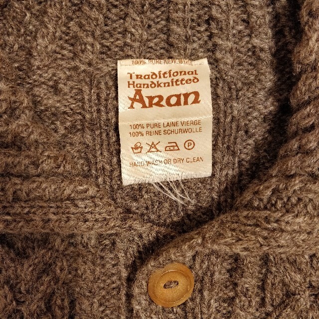 Traditional Handknitted Aranのニットカーディガン