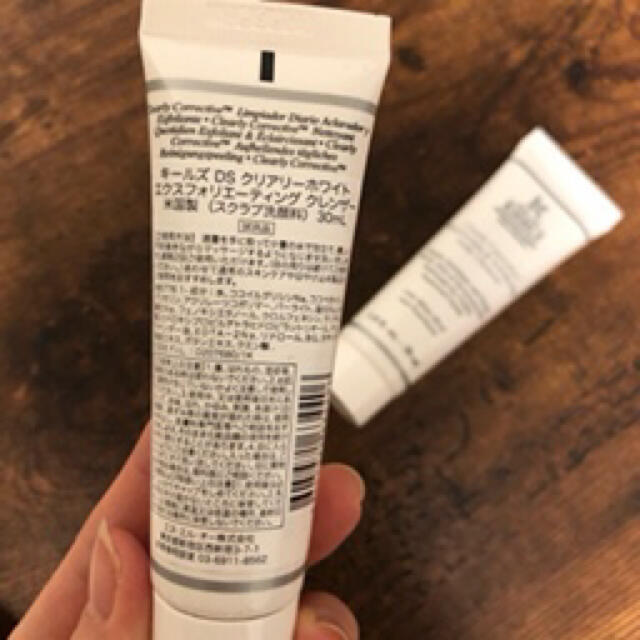 Kiehl's(キールズ)のキールズ　スクラブ洗顔料　クリアリーホワイトエクスフォリエーティングクレンザー コスメ/美容のスキンケア/基礎化粧品(洗顔料)の商品写真