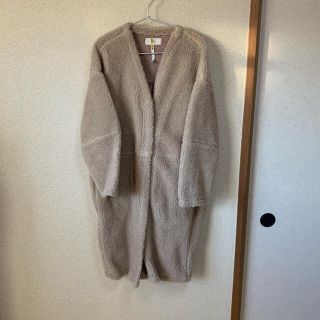 Vカラージップアップボアコート