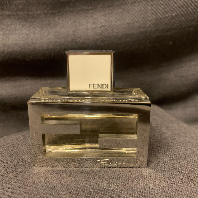 FENDI(フェンディ)のフェンディ　オードトワレ　香水30ml コスメ/美容の香水(香水(女性用))の商品写真