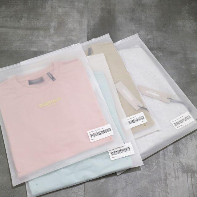 FEAR OF GOD(フィアオブゴッド)の新品☆「FOG」 Essentials T-Shirt リフレクターロゴプリント メンズのトップス(Tシャツ/カットソー(半袖/袖なし))の商品写真