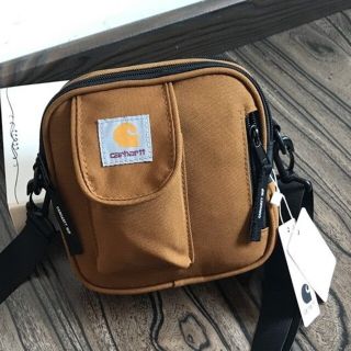 カーハート(carhartt)のカーハートショルダーバッグ　ブラウン　外タグ内タグつき　新品未使用(ショルダーバッグ)