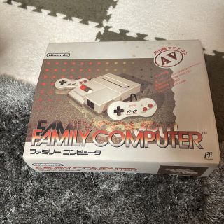 ファミリーコンピュータ(ファミリーコンピュータ)のNintendo ファミリー コンピュータ AV仕様 ファミコン HVC-NFF(家庭用ゲーム機本体)