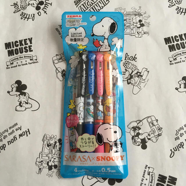 SNOOPY(スヌーピー)の【hibichan様 専用】【新品！】SNOOPY SARASA 4色セット！ インテリア/住まい/日用品の文房具(ペン/マーカー)の商品写真