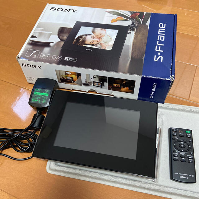 SONY(ソニー)のデジタルフォトフレーム　SONY DPF-D75 S-Frame 中古 インテリア/住まい/日用品のインテリア小物(フォトフレーム)の商品写真