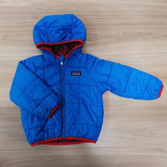 patagonia(パタゴニア)のPatagonia キッズ　リバーシブルダウン（34） キッズ/ベビー/マタニティのベビー服(~85cm)(ジャケット/コート)の商品写真