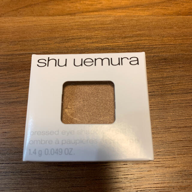 shu uemura(シュウウエムラ)のシュウウエムラ 832 プレスドアイシャドー ソフトベージュ コスメ/美容のベースメイク/化粧品(アイシャドウ)の商品写真