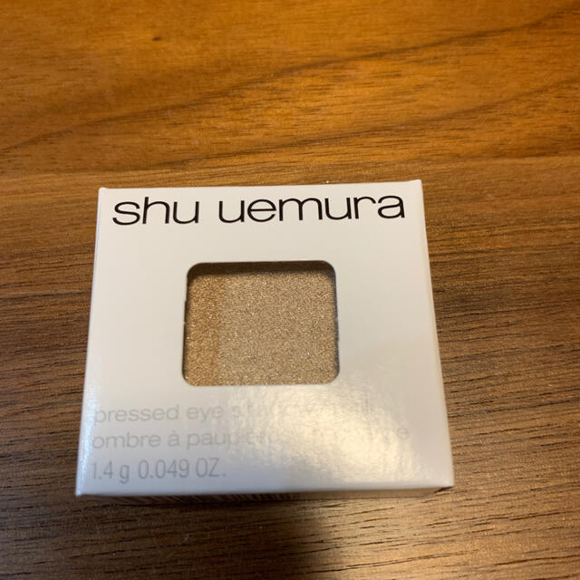 shu uemura(シュウウエムラ)のシュウウエムラ 823 プレスドアイシャドー ソフトベージュ コスメ/美容のベースメイク/化粧品(アイシャドウ)の商品写真