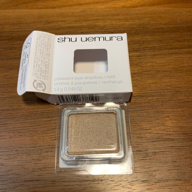 shu uemura(シュウウエムラ)のシュウウエムラ 823 プレスドアイシャドー ソフトベージュ コスメ/美容のベースメイク/化粧品(アイシャドウ)の商品写真