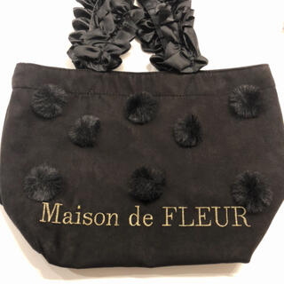 メゾンドフルール(Maison de FLEUR)の美品♡ファー付きフリルハンドルトートバッグ♡Ｓサイズ♡ブラック(トートバッグ)