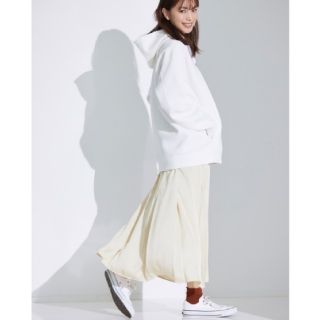 プラステ(PLST)の蛯原友里さん着用✨新品！未使用！タグ付！♥️PLST♥️サテンスカート。XS。(ロングスカート)