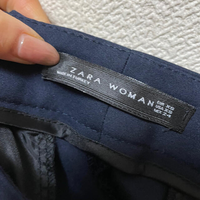 ZARA(ザラ)のZARA クロップドパンツ　ネイビー レディースのパンツ(クロップドパンツ)の商品写真