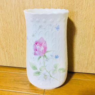 ナルミ(NARUMI)のナルミ　ボーンチャイナ　フラワーベース　花瓶ホワイト　金土日2000円SALE(花瓶)